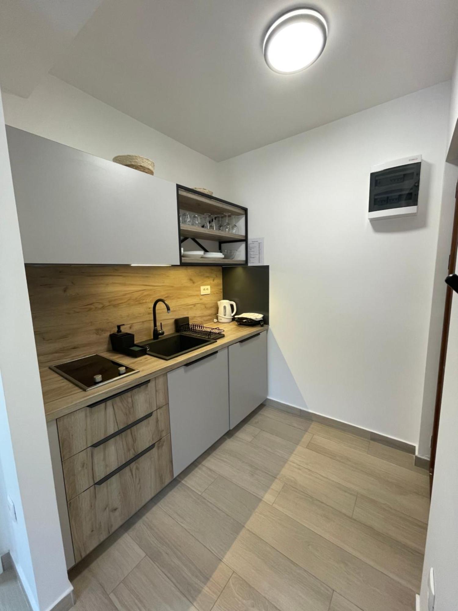 Dora Family Apartments بودفا المظهر الخارجي الصورة